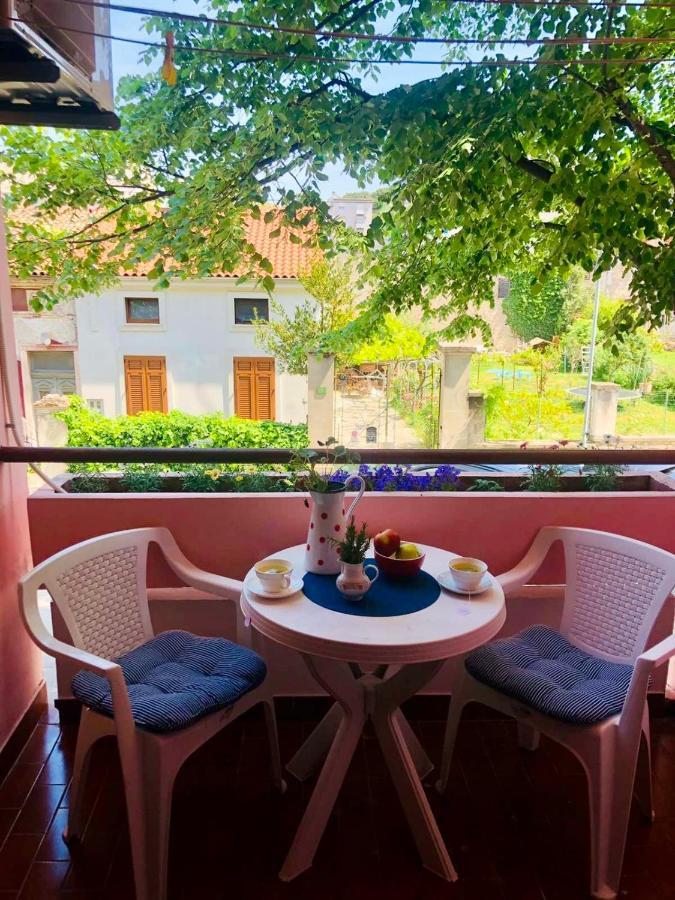 Beautiful Apartment With Balcony Pula Zewnętrze zdjęcie